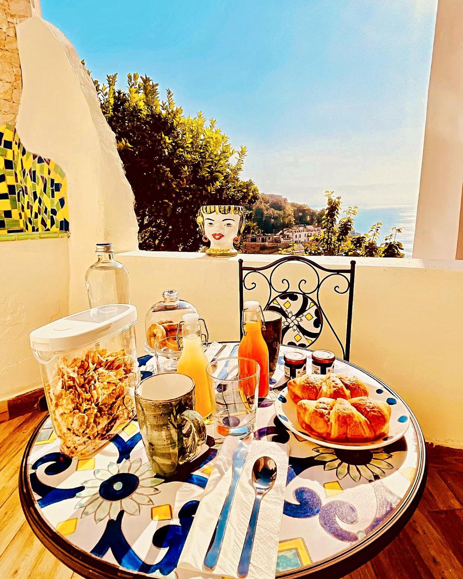 Borgo Virginia - Sea View In Amalfi Coast Διαμέρισμα Vietri Εξωτερικό φωτογραφία